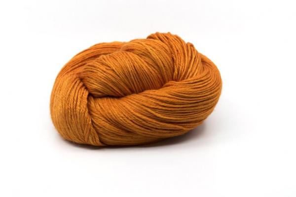 Newton Worsted Yarn picture