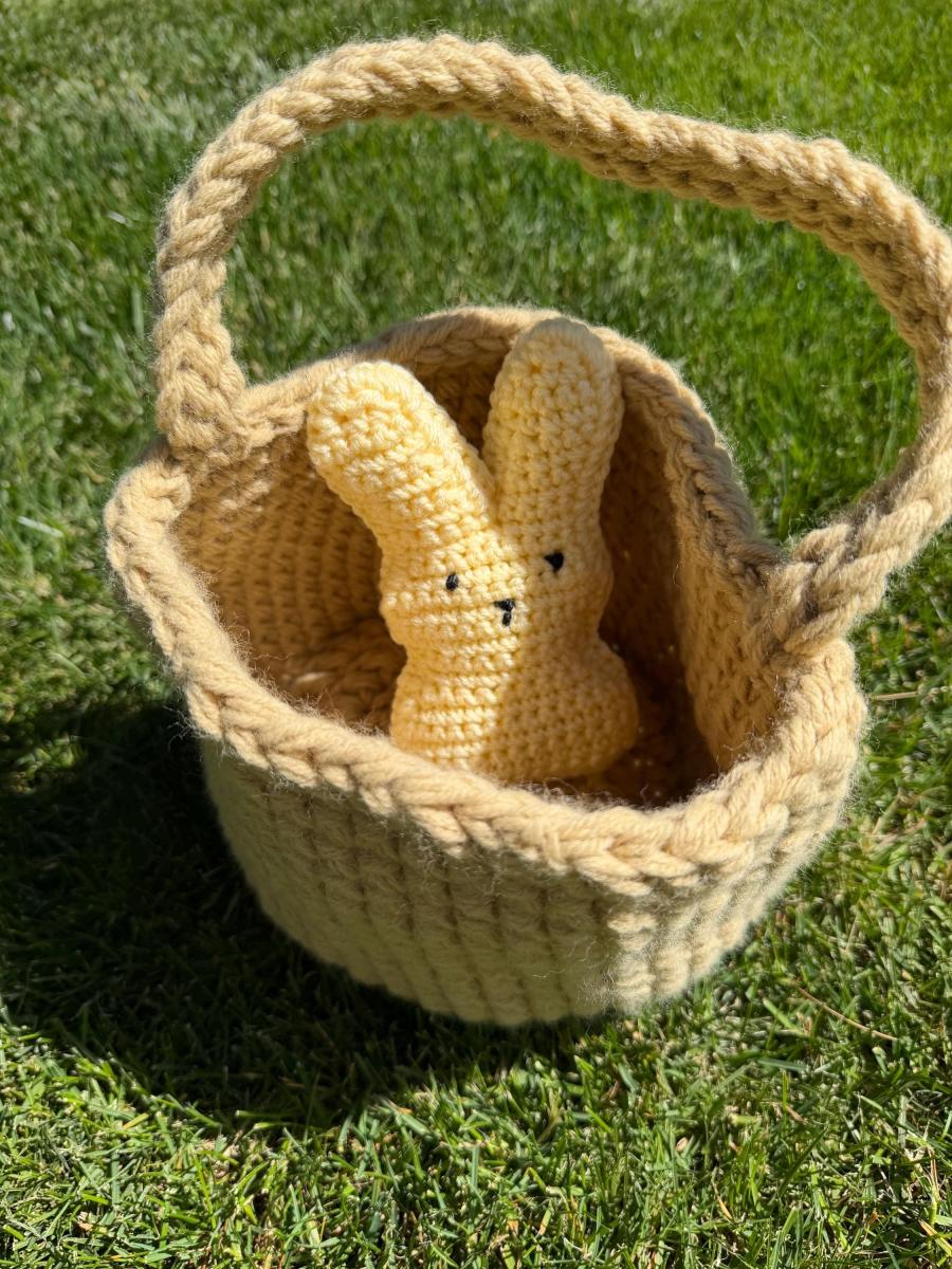 Handmade Crochet Easter Basket &sbquo;&Auml;&igrave; Spring Gift, Egg Hunt Basket picture