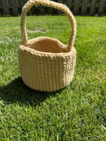 Handmade Crochet Easter Basket &sbquo;&Auml;&igrave; Spring Gift, Egg Hunt Basket
