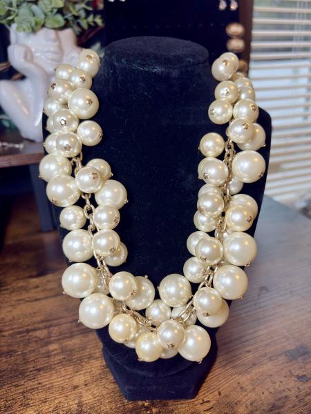 Faux Pearl Chunky Statement Necklace