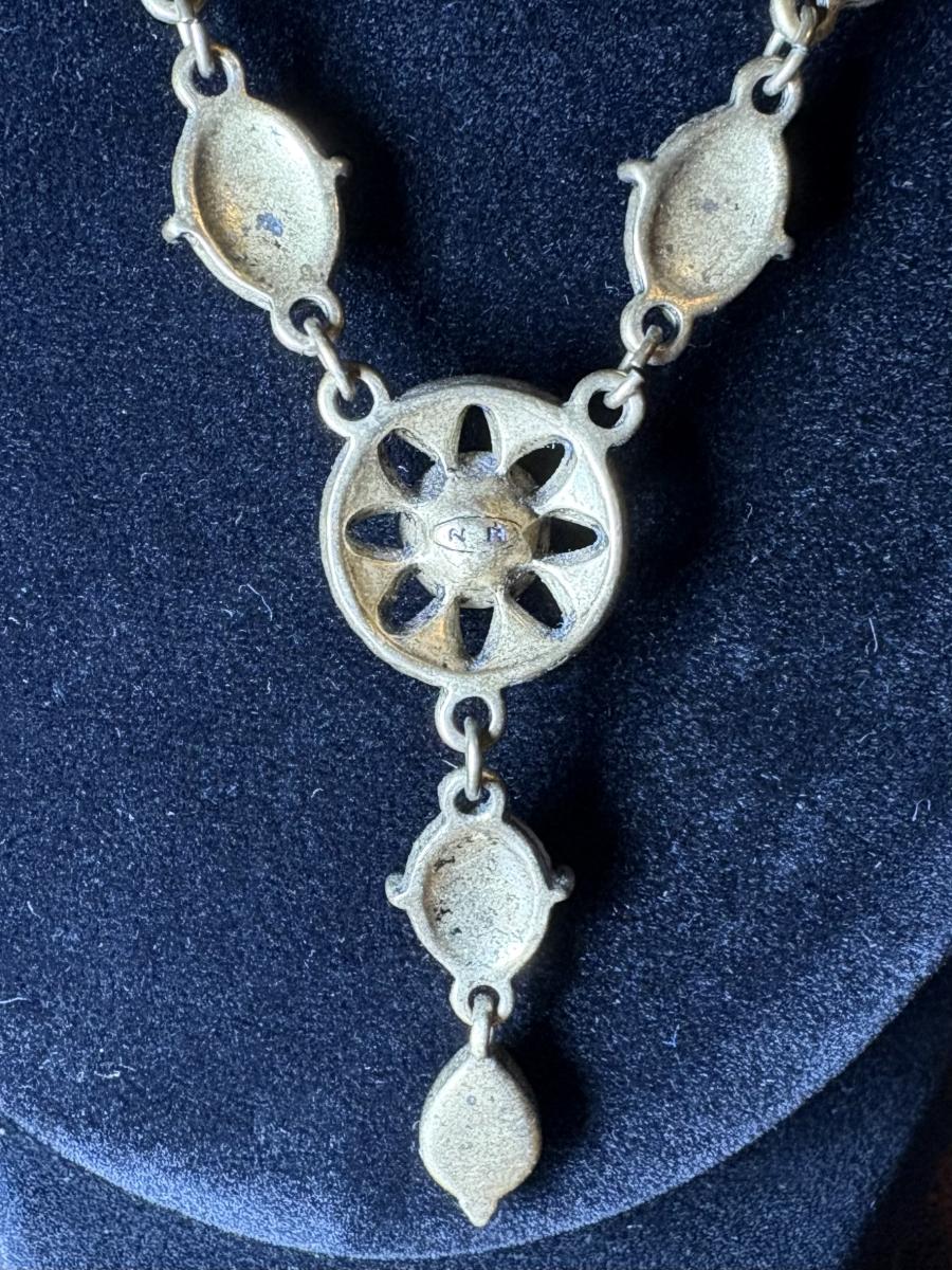 AVON Red & Gold Tone Lariat Necklace picture