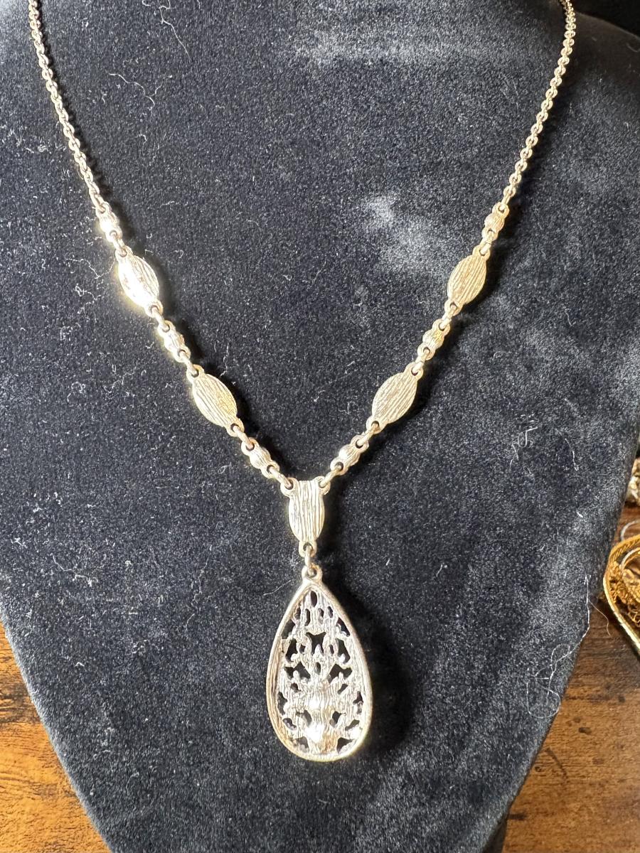 RMN Teardrop Pendent Silver Tone Necklace picture