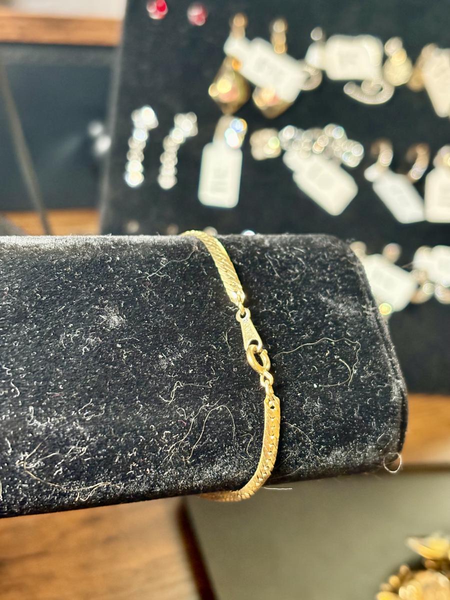 AVON Gold Tone Twist Bracelet picture