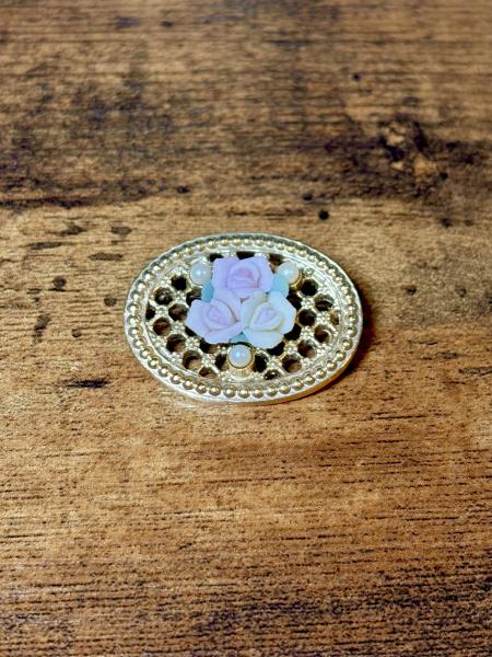 1928 Company Gold Tone Flower Brooch