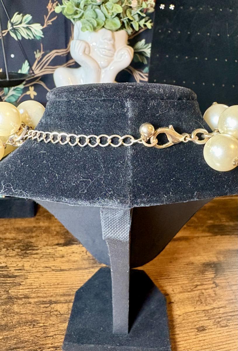 Faux Pearl Chunky Statement Necklace picture