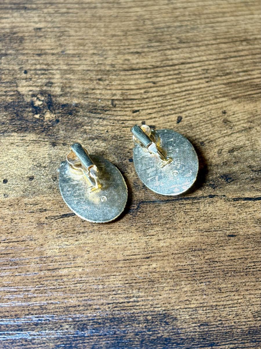 AVON Gold Tone & Pink Cameo Clip on Earrings picture