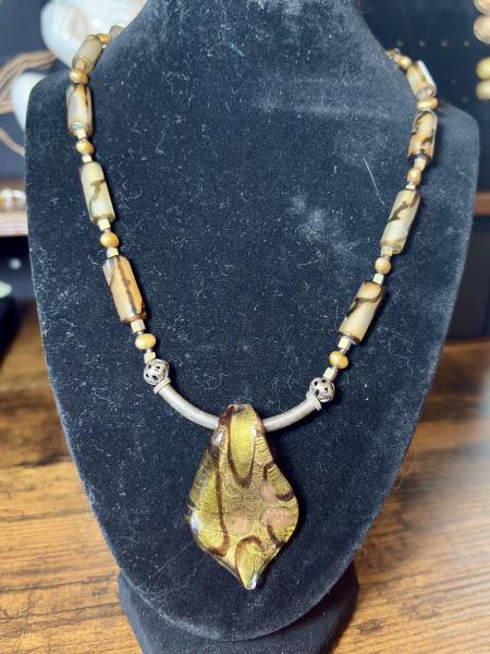 Glass Brown & Gold Tone Necklace