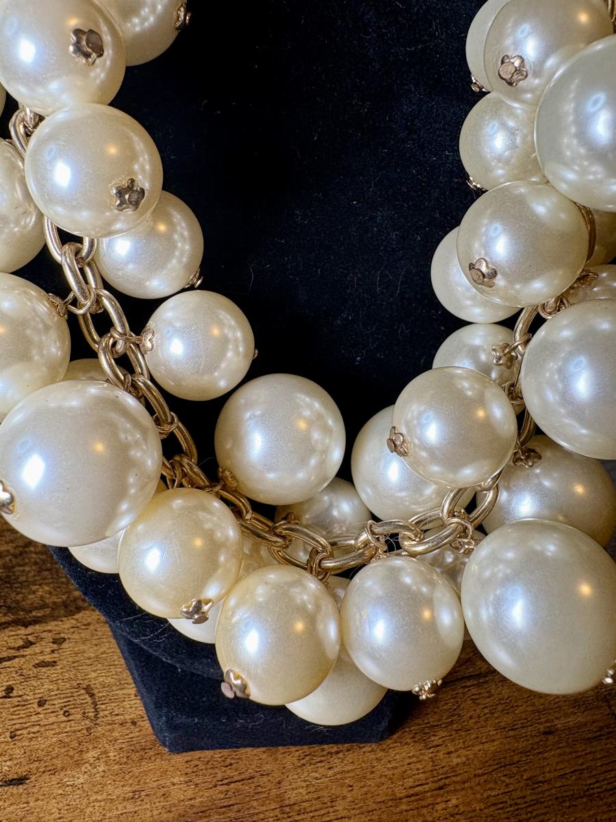 Faux Pearl Chunky Statement Necklace picture