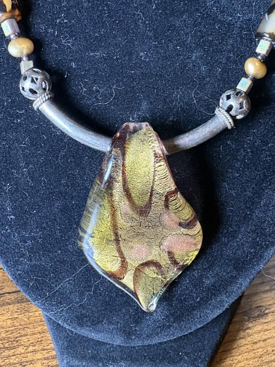 Glass Brown & Gold Tone Necklace picture