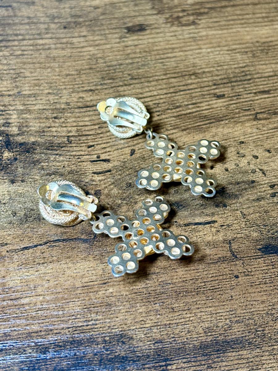 Multi Cameo Gold Tone Twisted Metal Cross Clip on Earrings picture