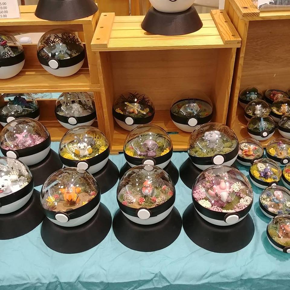 Pokeball Terrarium Stand picture