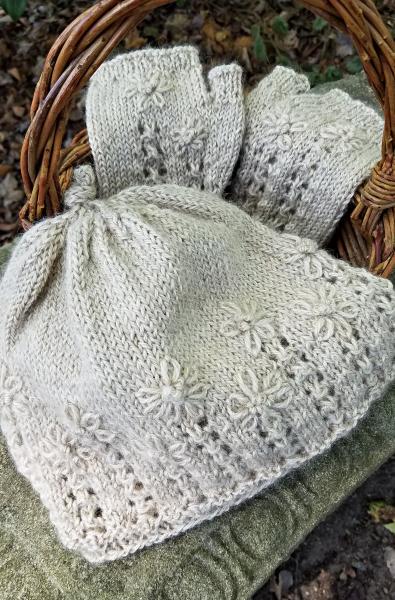 Wild Daisies Hat and Mitts Pattern picture