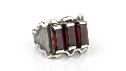 Garnet Wavy Square II