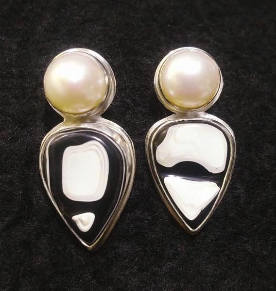 Fordite & Pearls