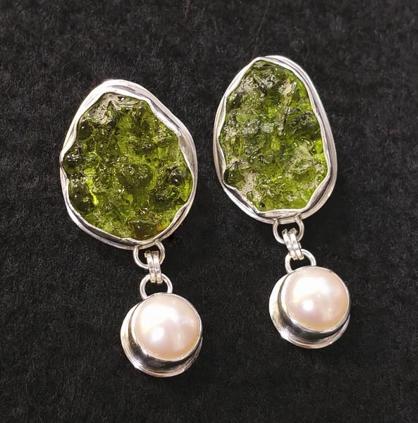 Moldavite & Pearl