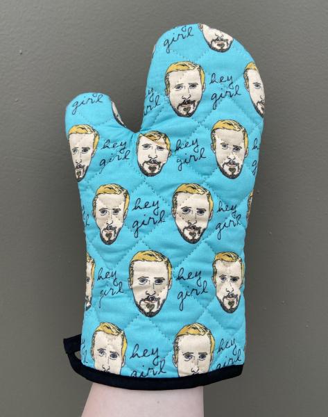 Hey Girl Gosling oven mitt