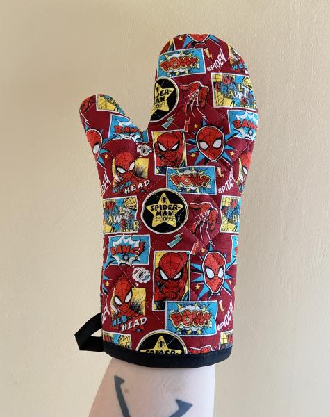 Spiderman oven mitt picture