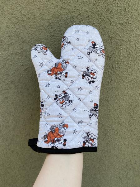 Gray Minnie and Mickey oven mitt