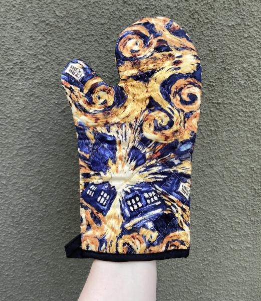 Exploding Tardis oven mitt picture