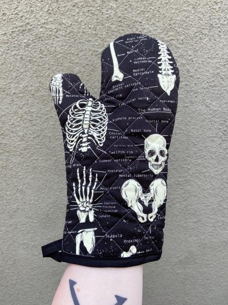 Glow-in-the-dark human bones oven mitt picture