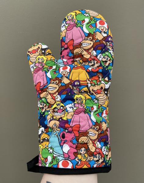 Packed Nintendo oven mitt picture