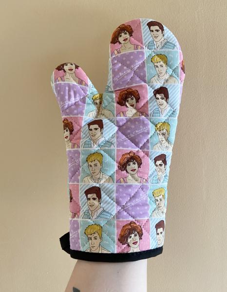 Sixteen Candles oven mitt picture