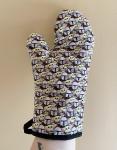 Packed Mando and Grogu oven mitt