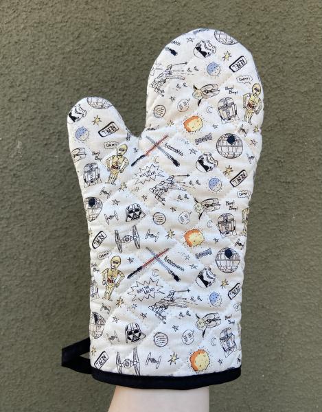 Star Wars white oven mitt picture