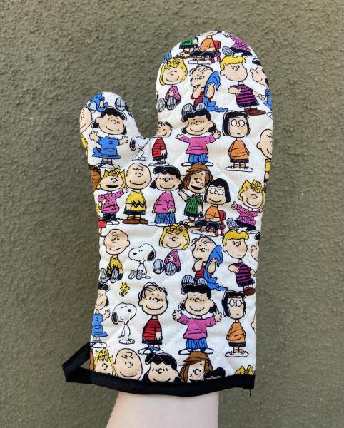 Peanuts oven mitt picture