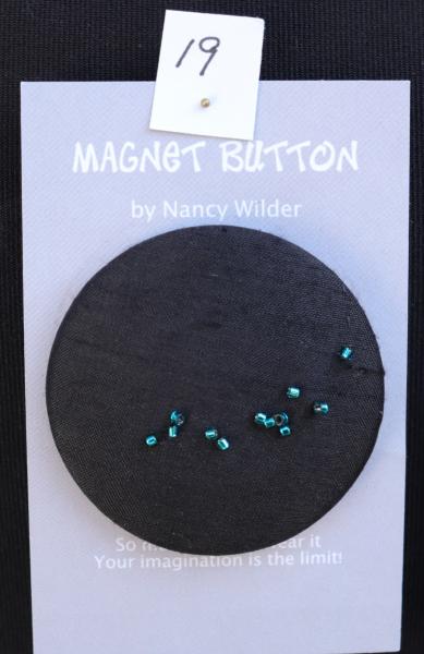 BEADED ART TO WEAR MAGNET BUTTON picture