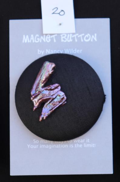 BEADED ART TO WEAR MAGNET BUTTON picture