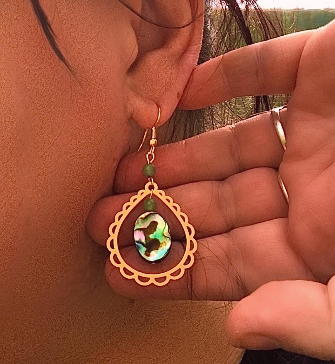 Abalone Shell with Gold Scalloped Teardrop Frame picture