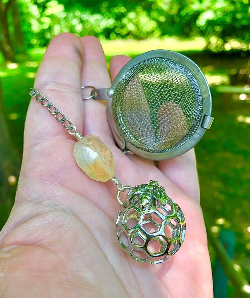 Honey Bee Charmed Loose Tea Infuser with Citrine picture