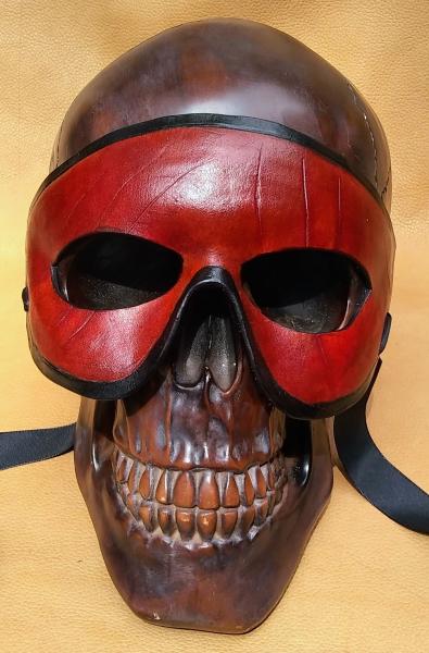 Brown/black scar mask