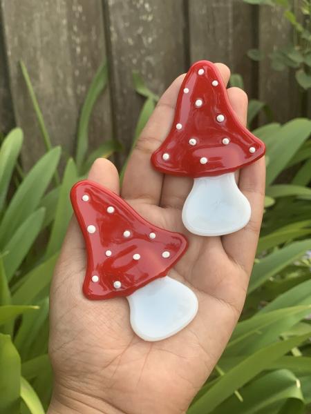 Fused Glass Mushroom magnet picture