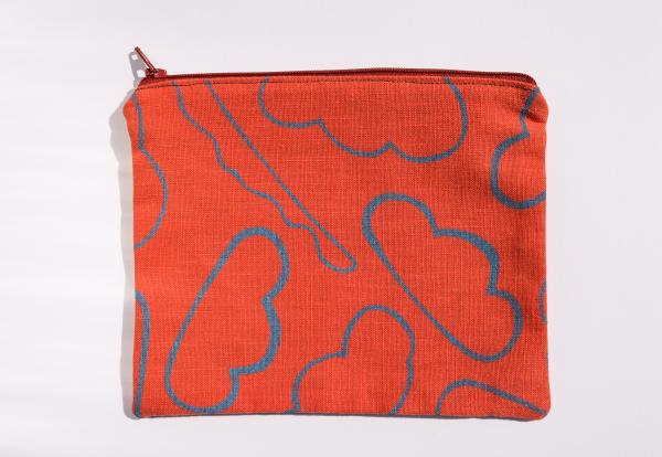 Cloud in-between zipper pouch