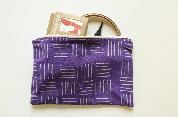 Vase in-between zipper pouch picture