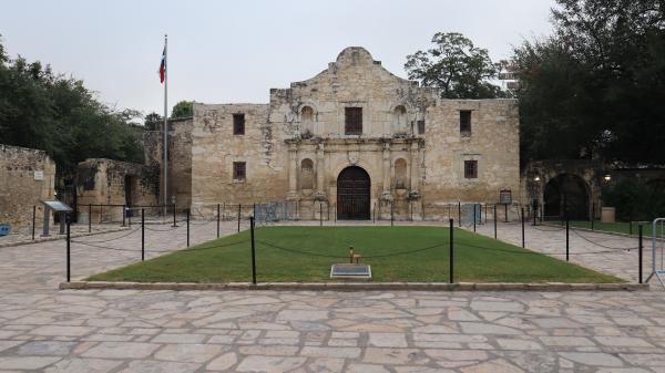 Photography - The Alamo - on Paper Matte picture