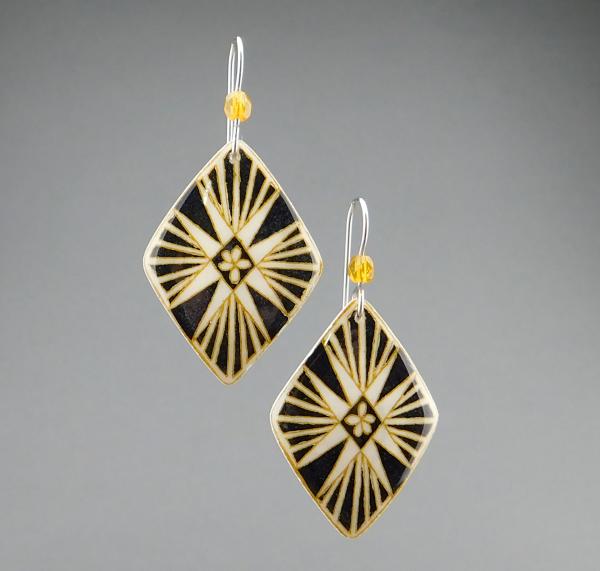 Goose Egg Shell Earrings- Black Flare