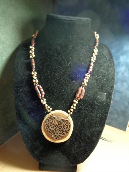 Light and dark brown pendent necklace