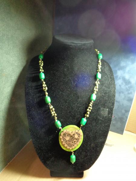 green pendent necklace picture