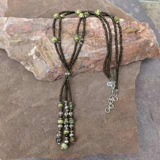 A lariat stone necklace picture