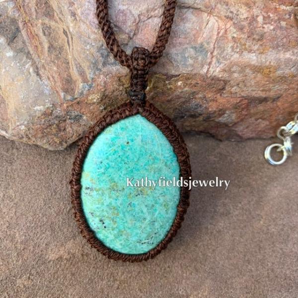 Macrame loose pendant picture