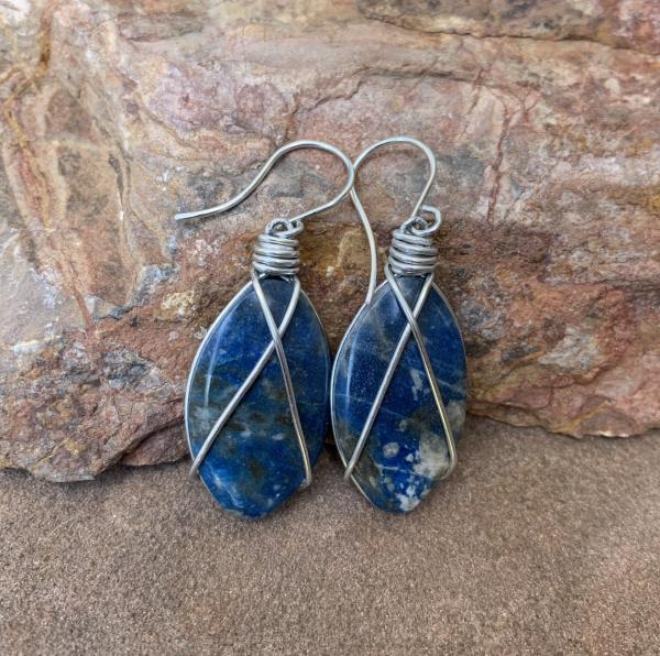 Blue lápiz  silver crisscrossed earrings