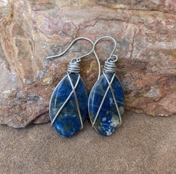 Blue lápiz  silver crisscrossed earrings