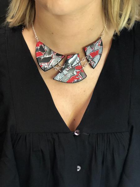 Marbled and Mosaic 3 Piece w/Link Necklace - Red picture