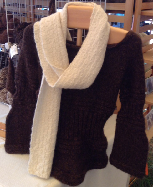 Chocolate/Black #119 alpaca yarn picture