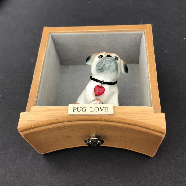 PUG LOVE picture