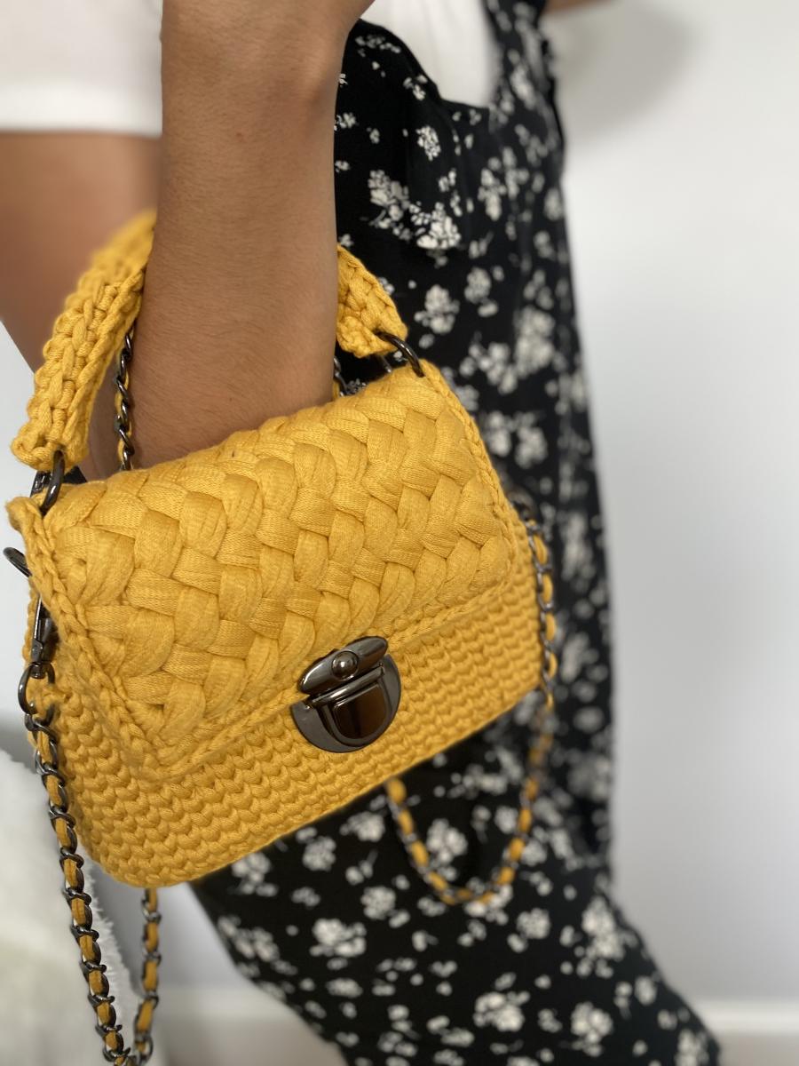 Black & Yellow picture