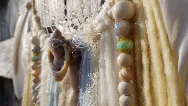 wheat + cream + Drzy Crystal Shell + Labradorite large dream catcher (sku 529) picture